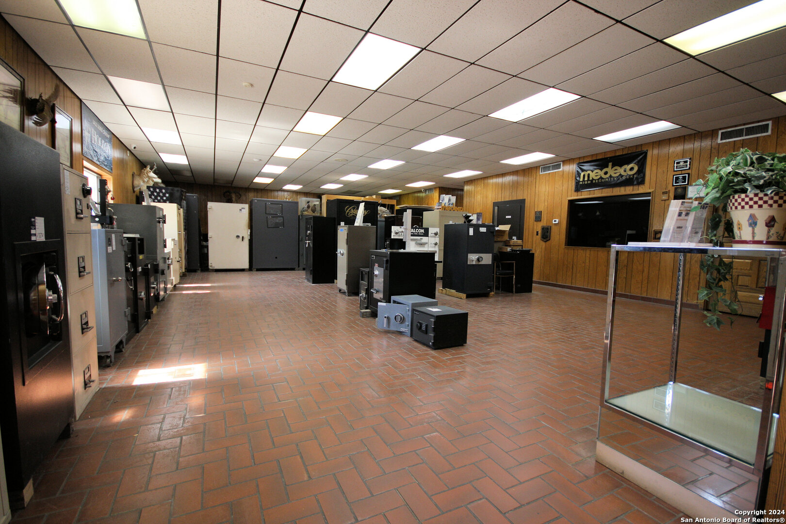 main property photo 8
