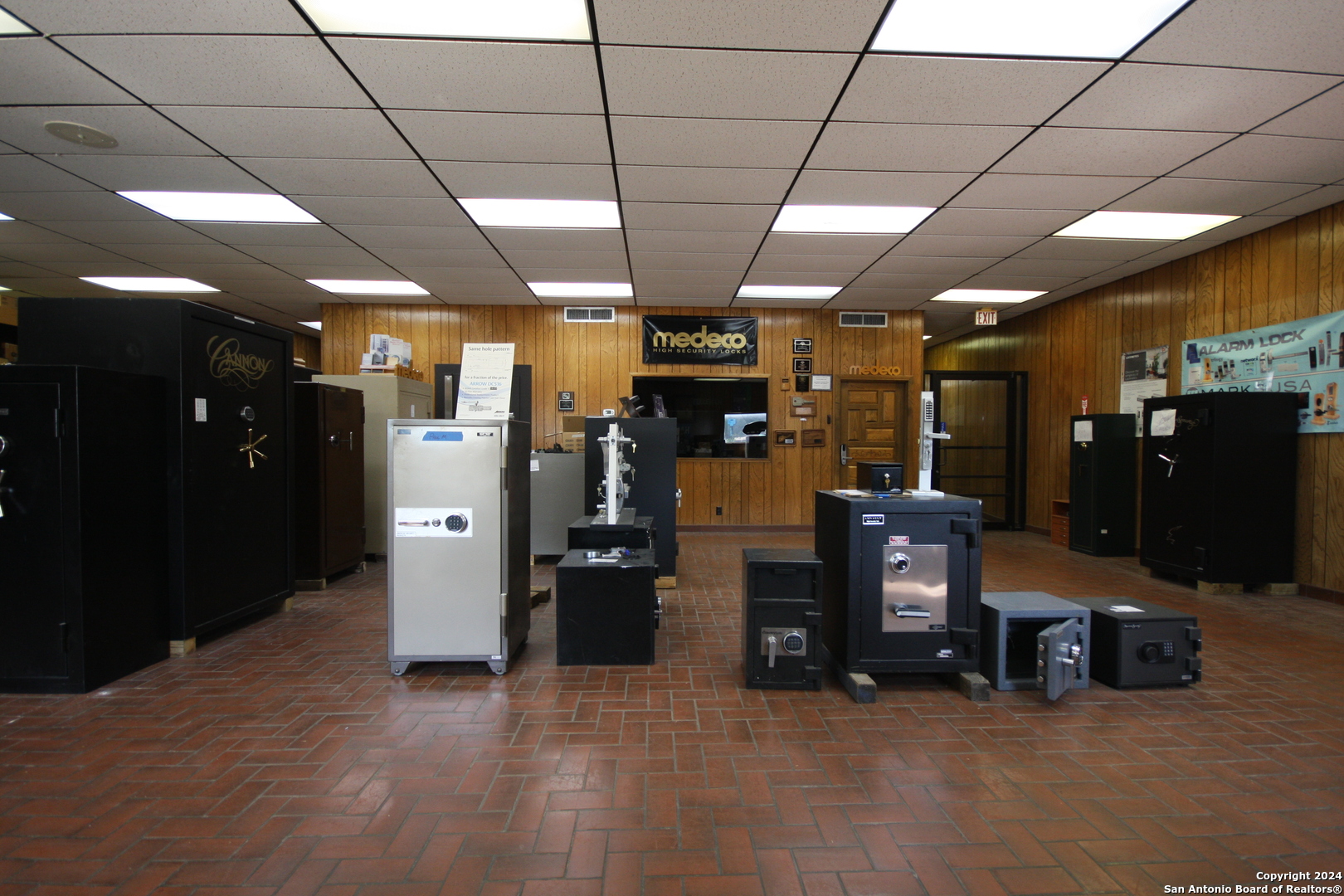 main property photo 9