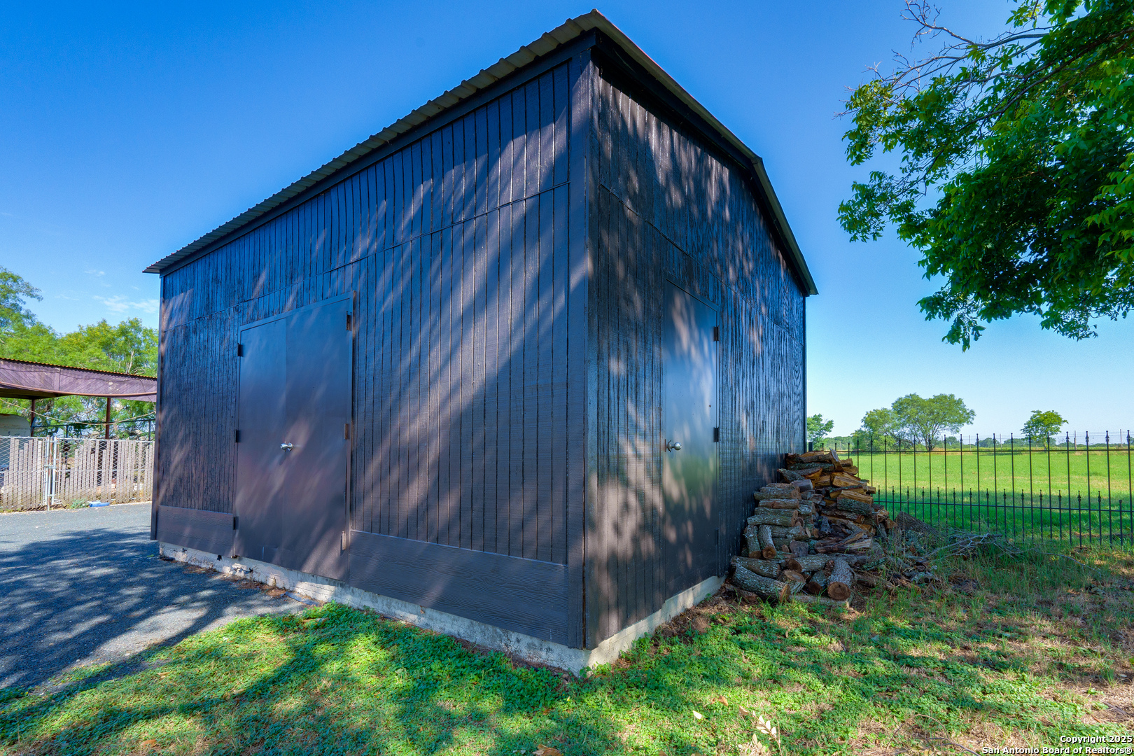main property photo 13