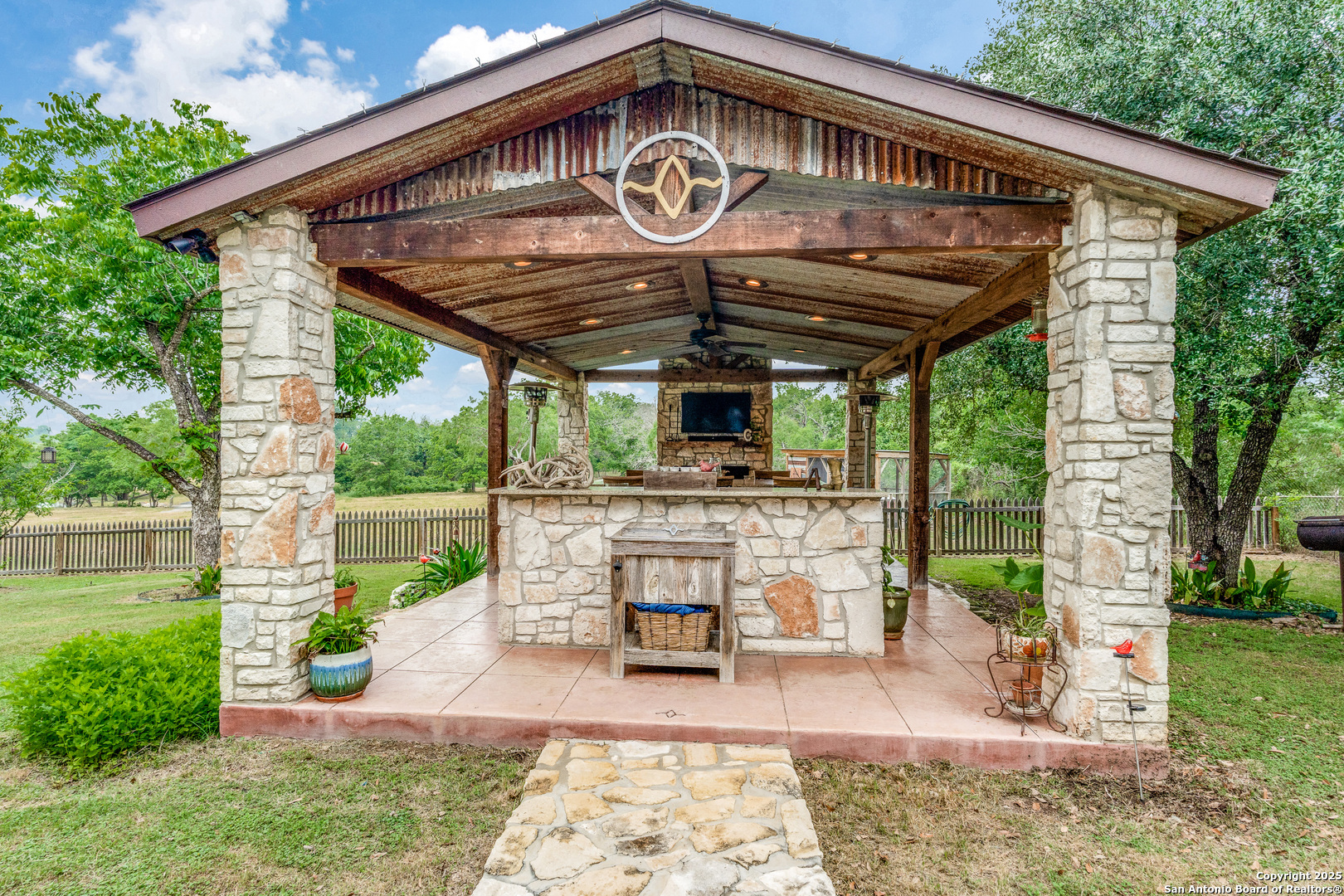 main property photo 31