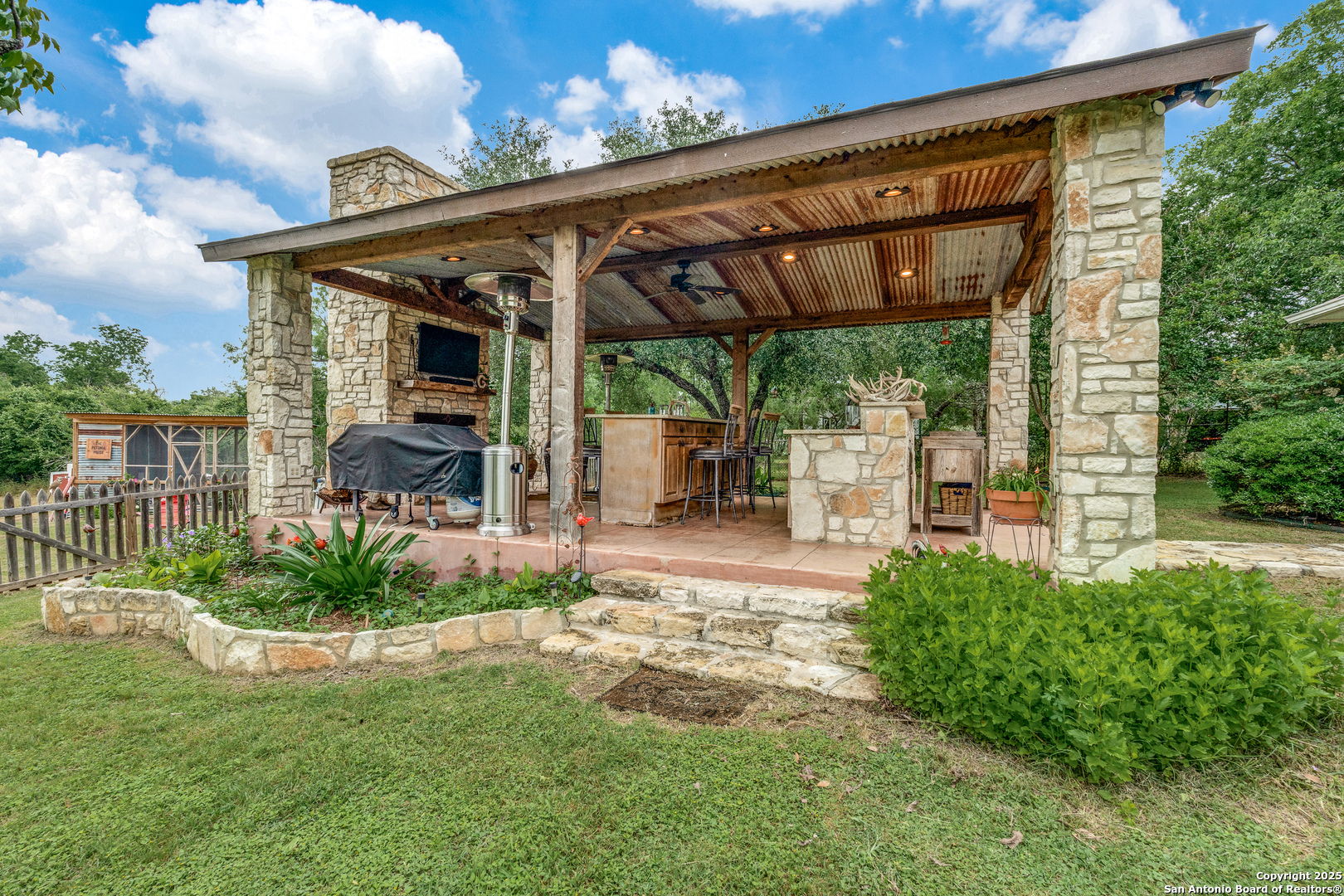 main property photo 32