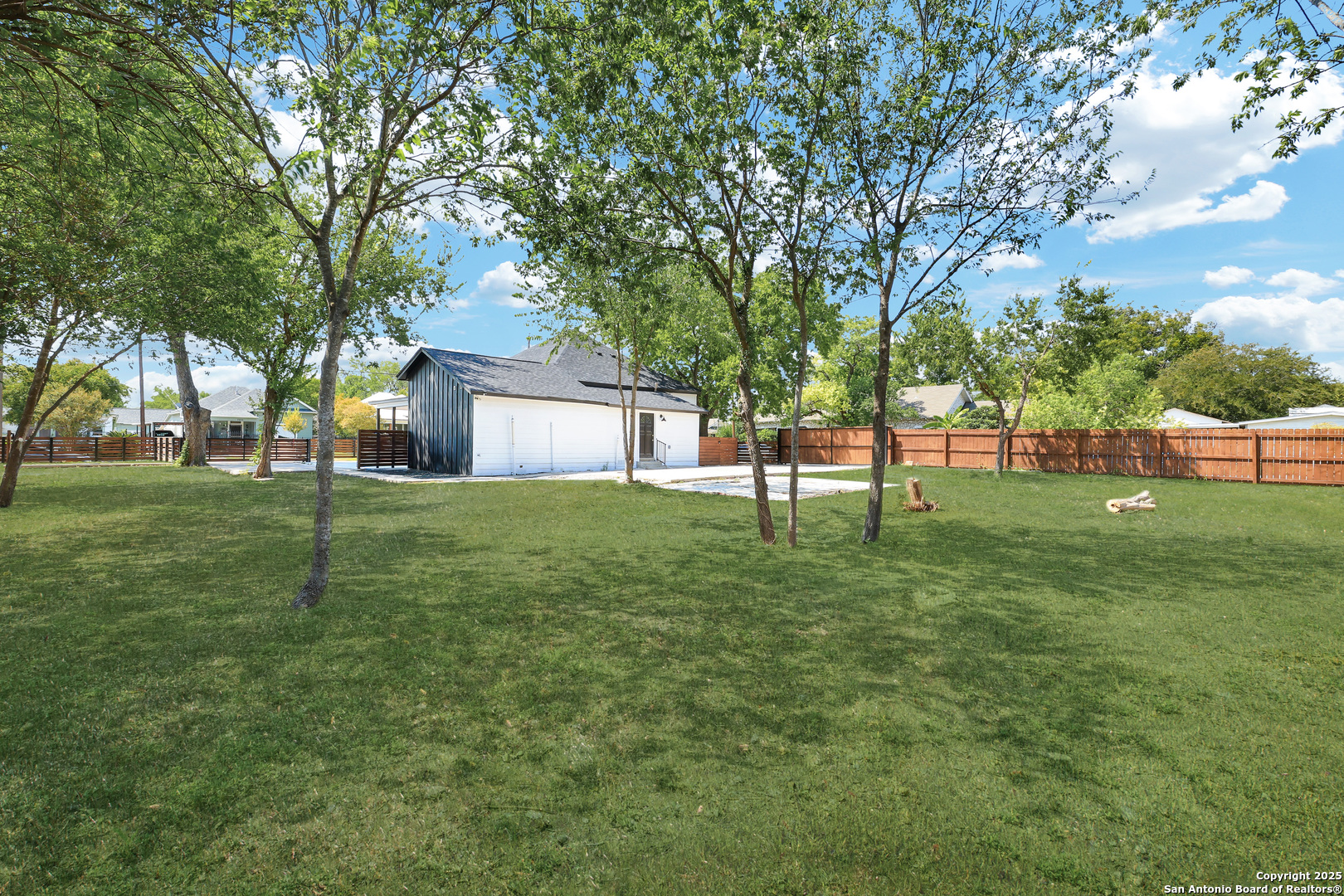 main property photo 28