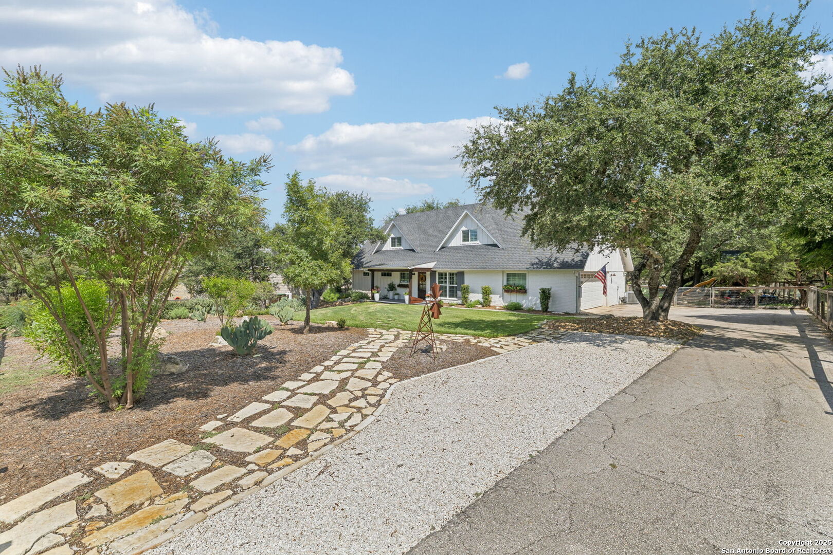 property viewer photo 3