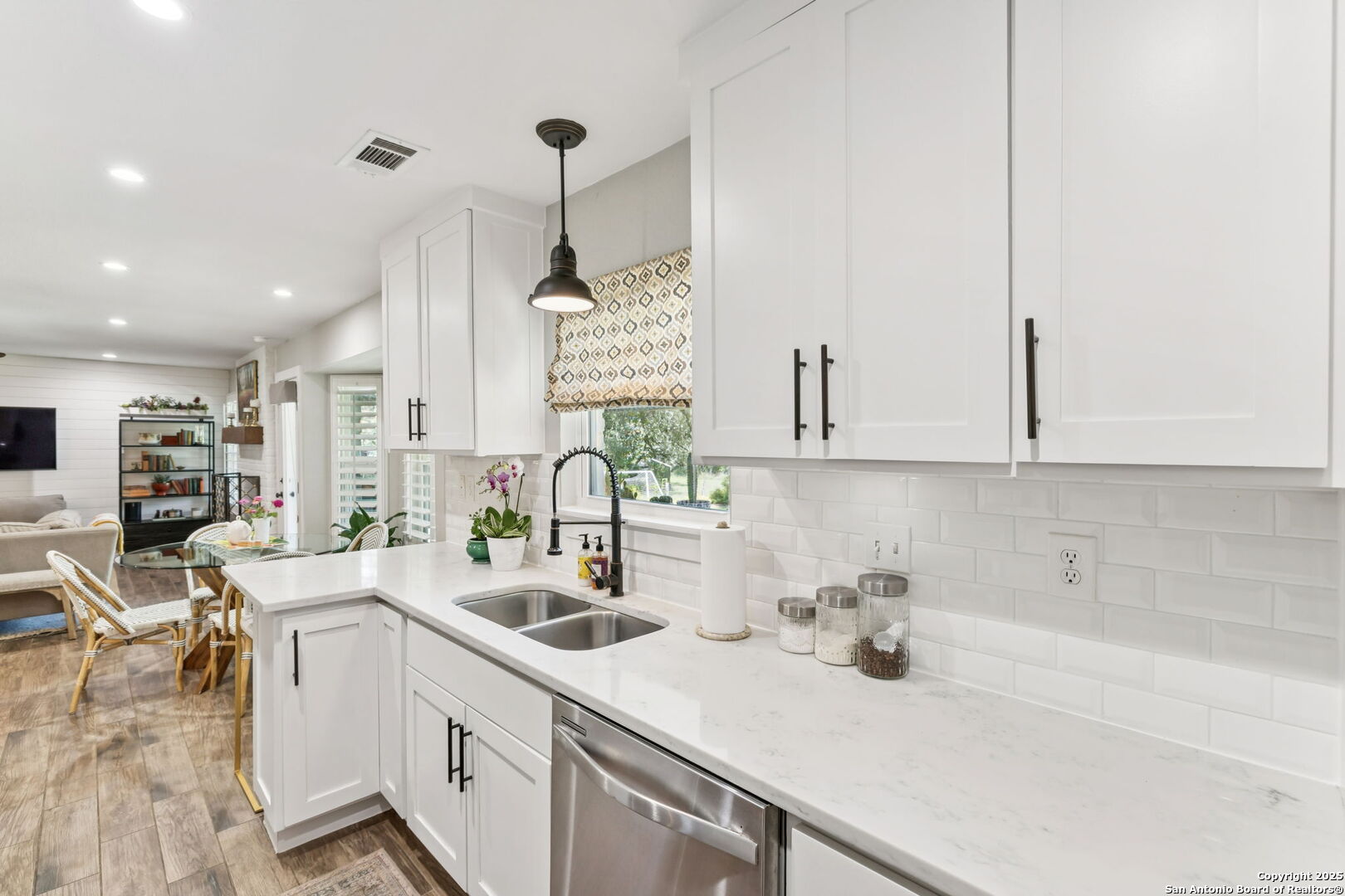property viewer photo 32