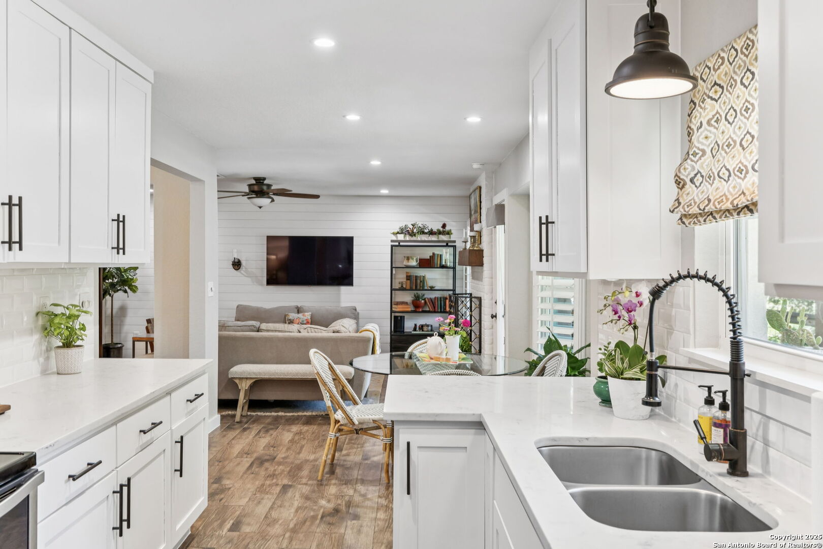 property viewer photo 33