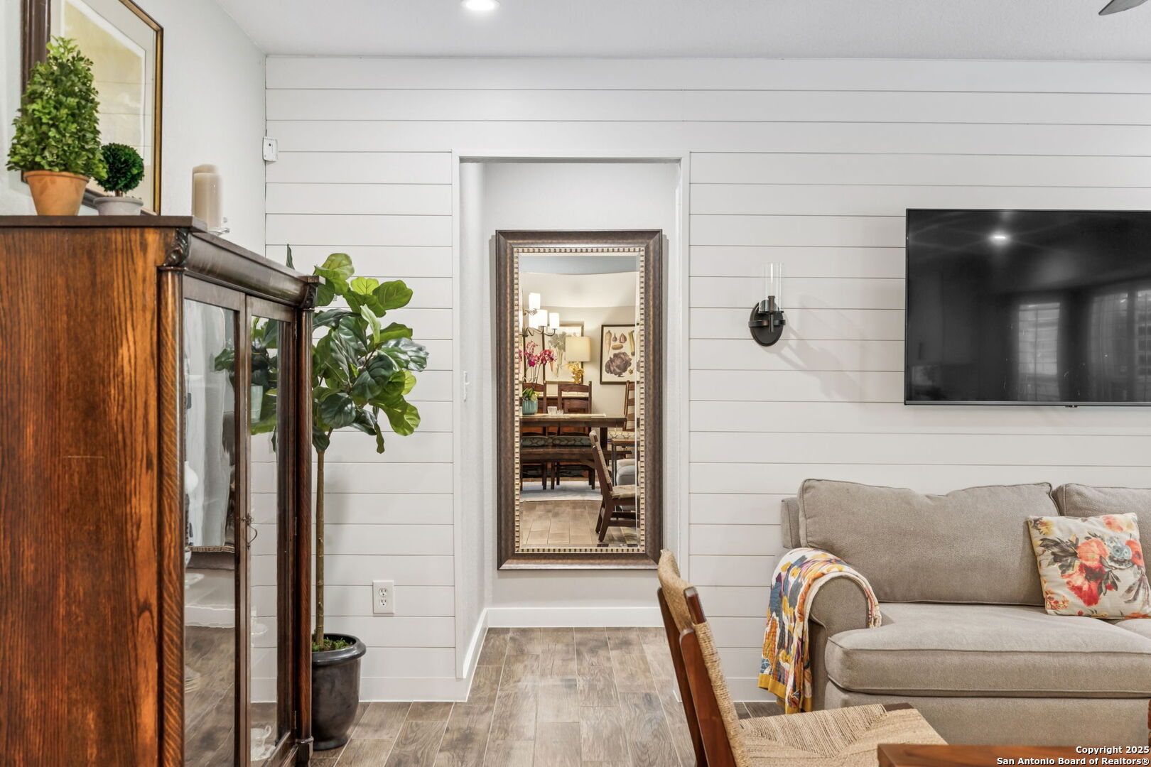 property viewer photo 35