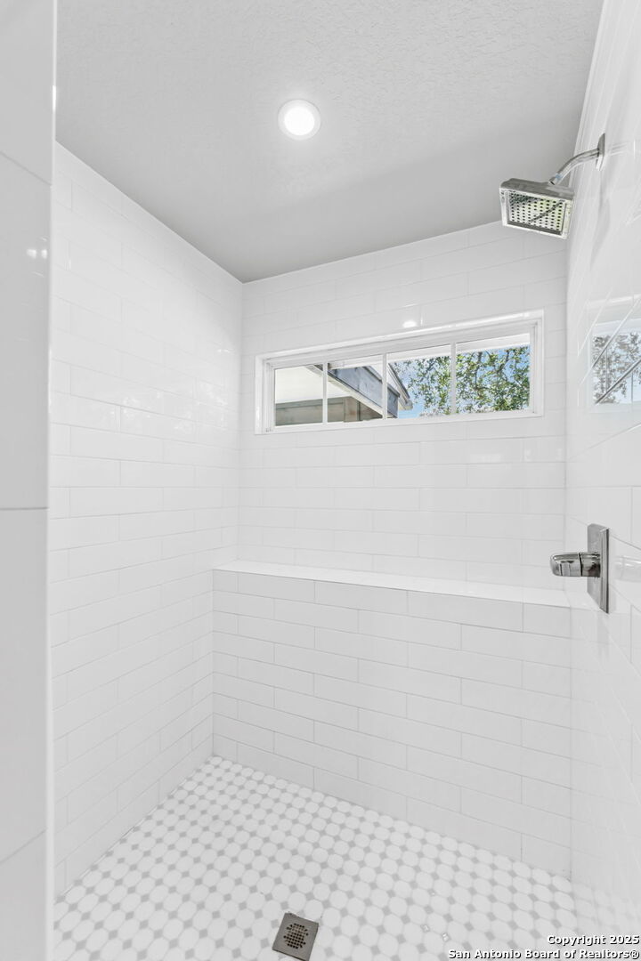 property viewer photo 41