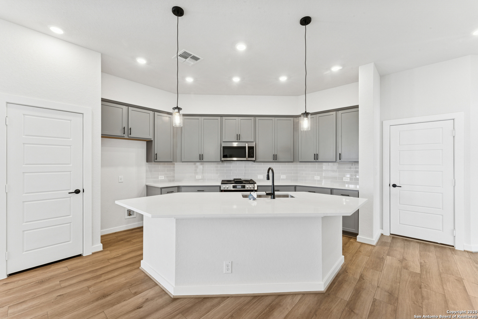 property viewer photo 10