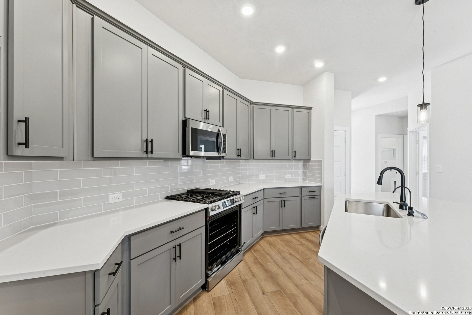property viewer photo 12