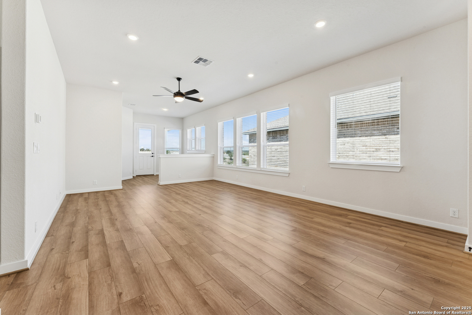 property viewer photo 17