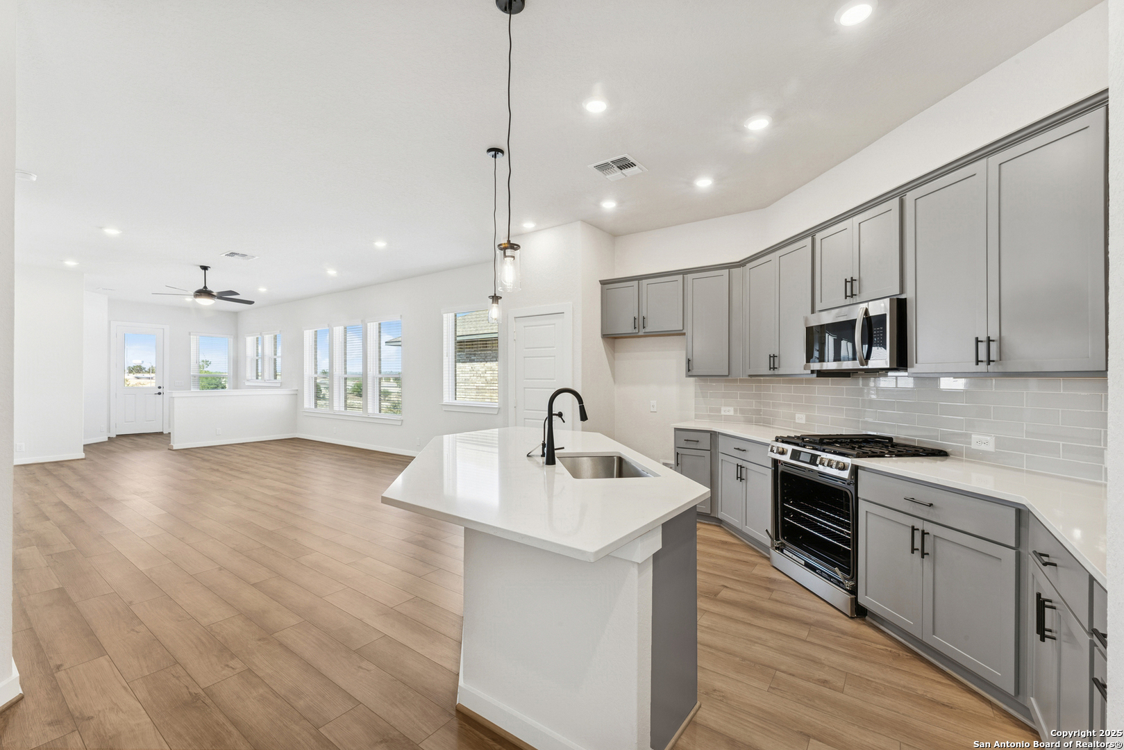 property viewer photo 9