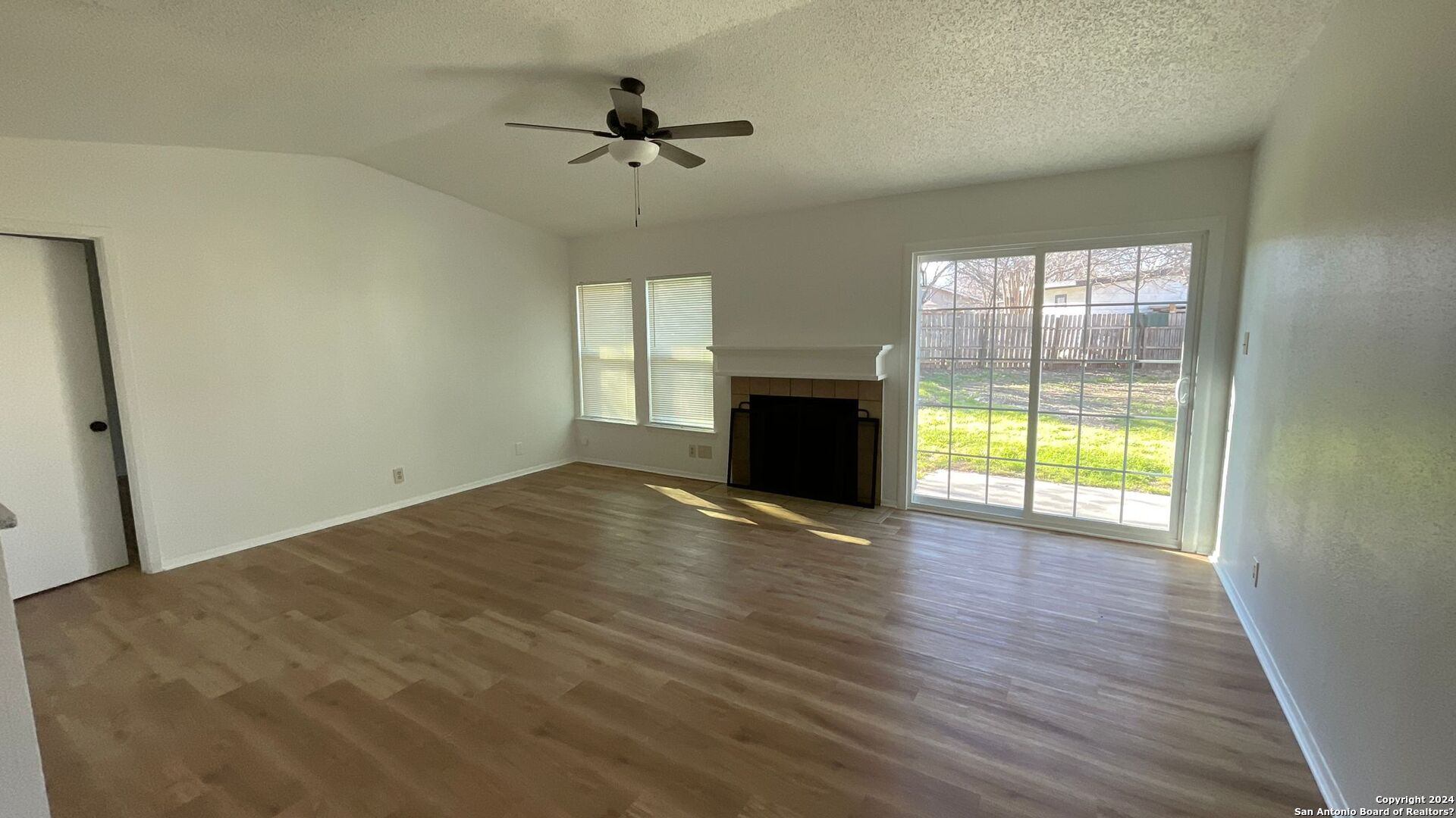 property viewer photo 1