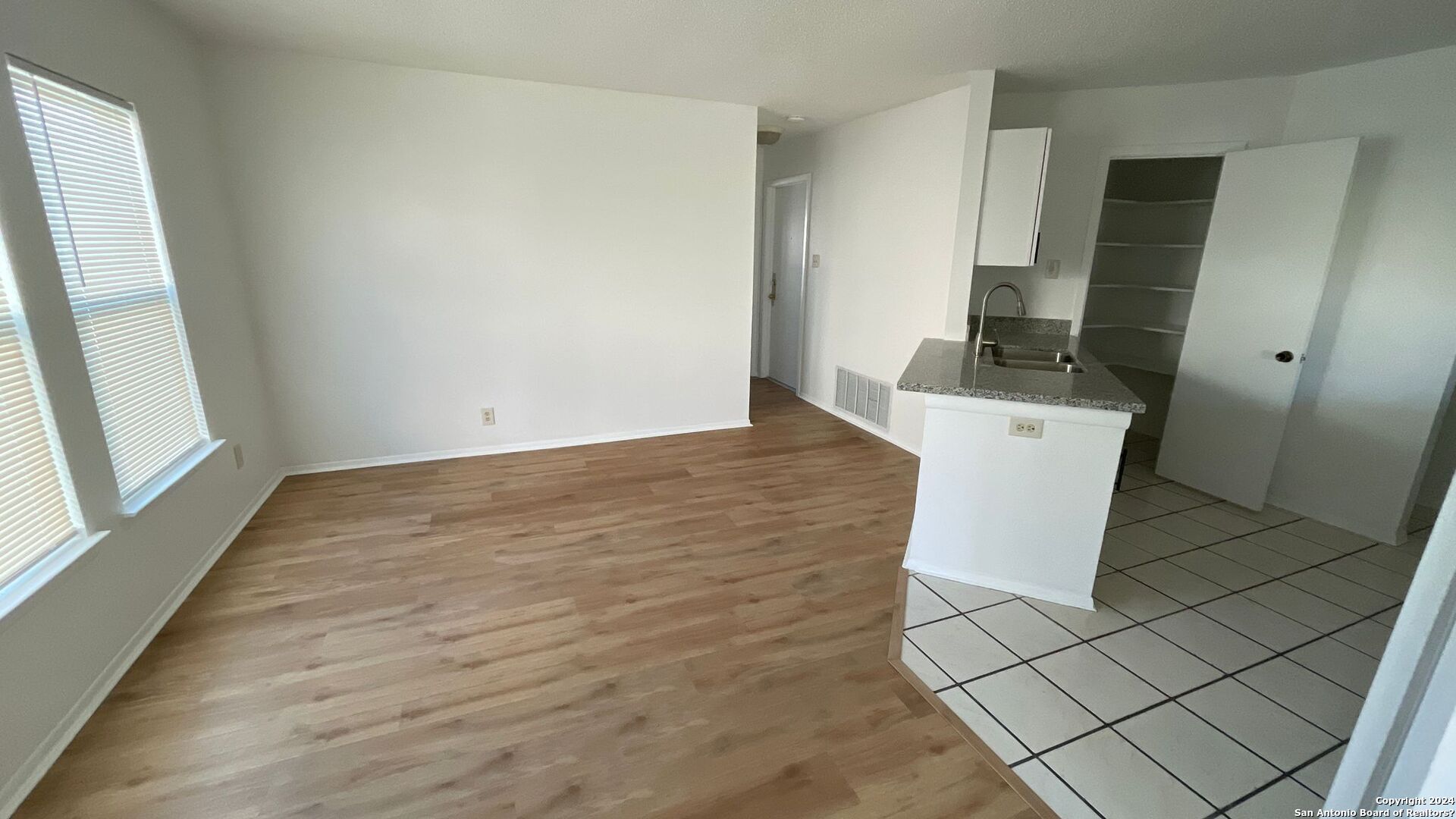 property viewer photo 2