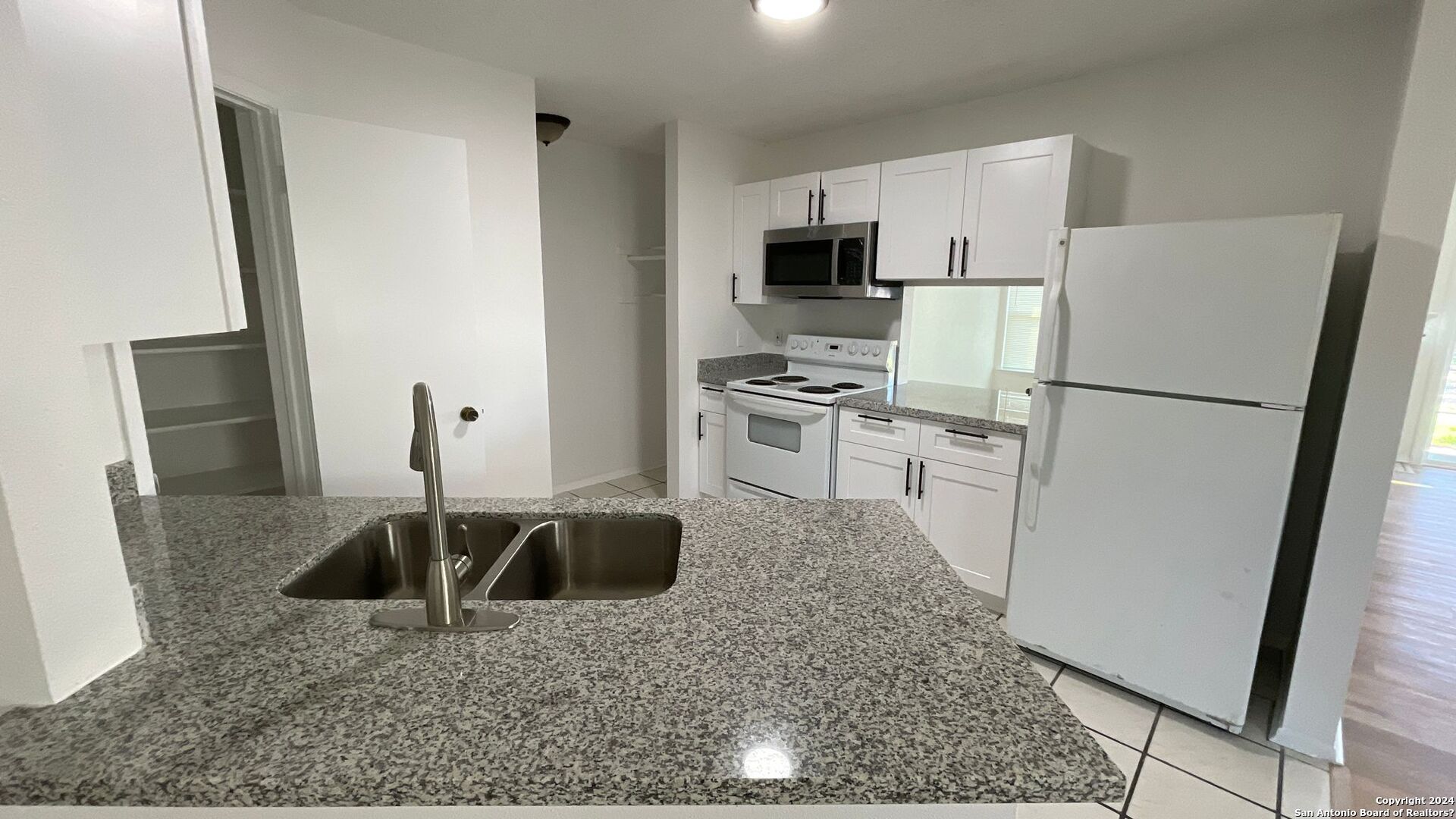 property viewer photo 3