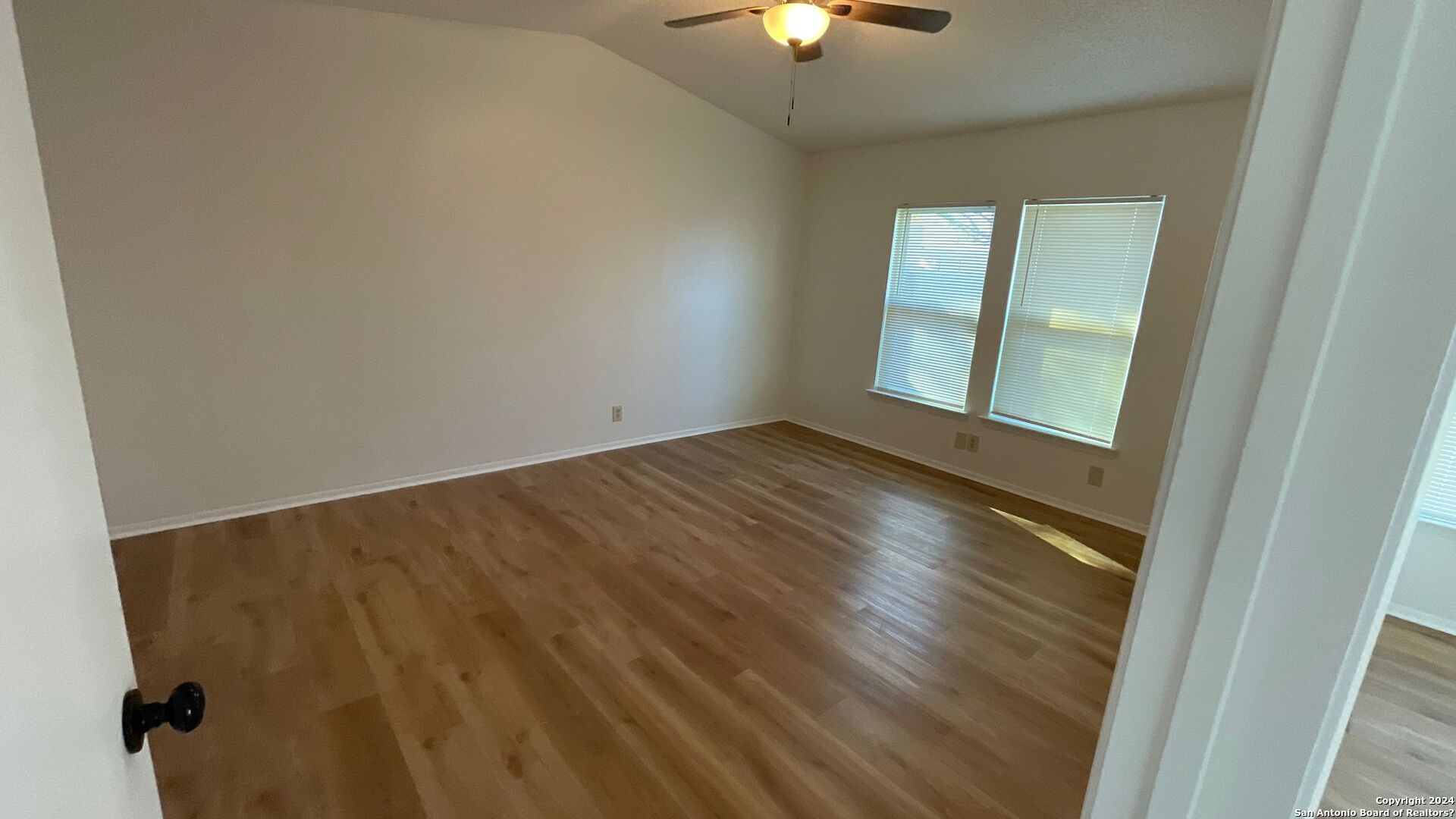 property viewer photo 4