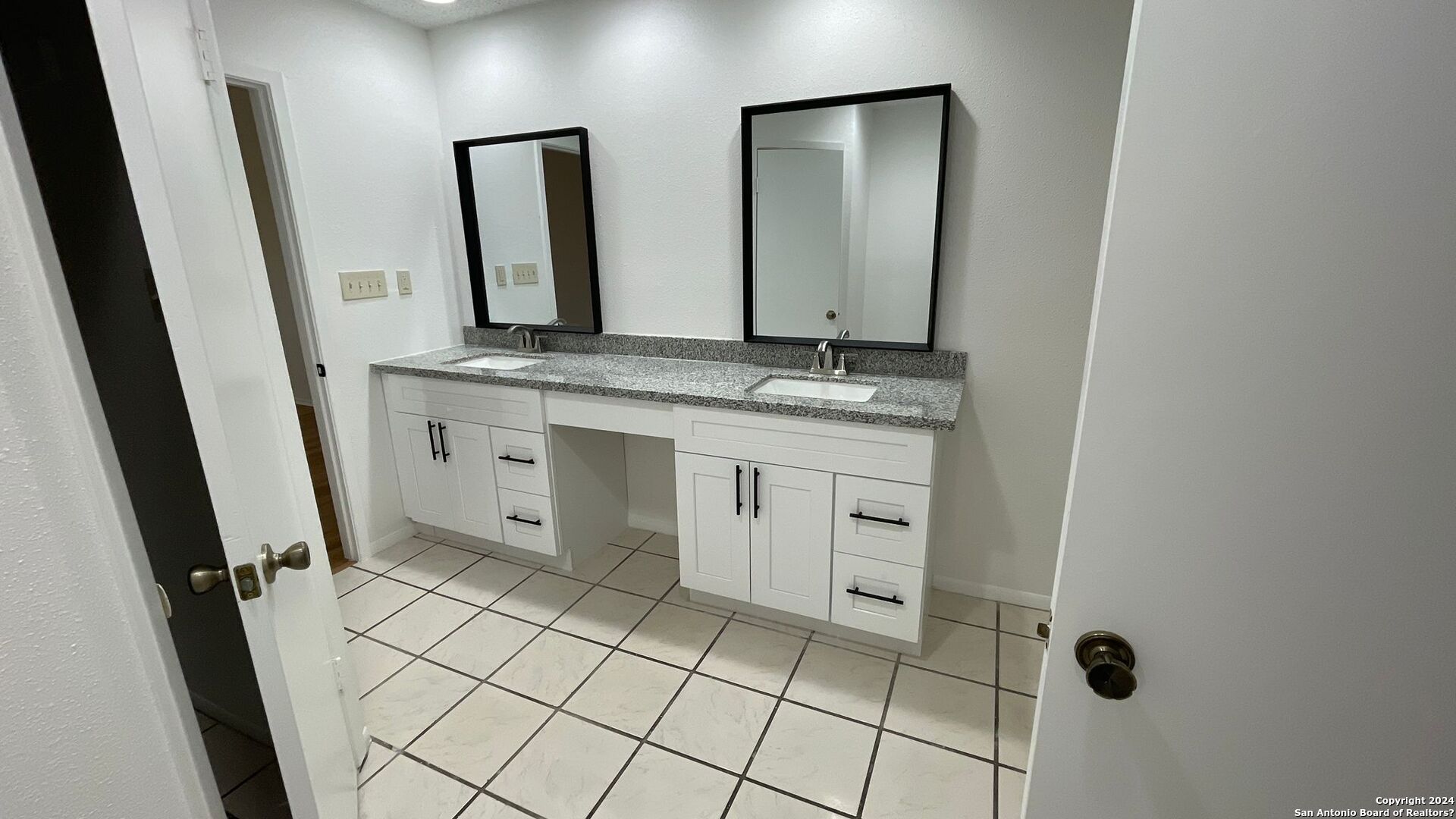 property viewer photo 6