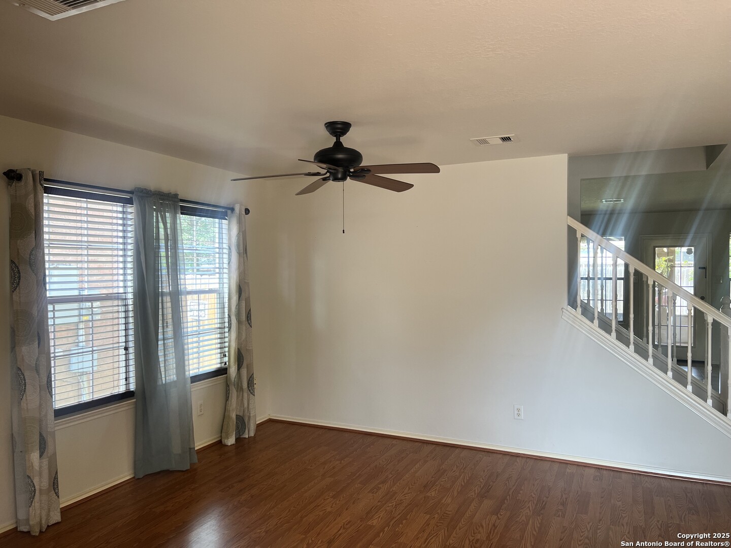 property viewer photo 2