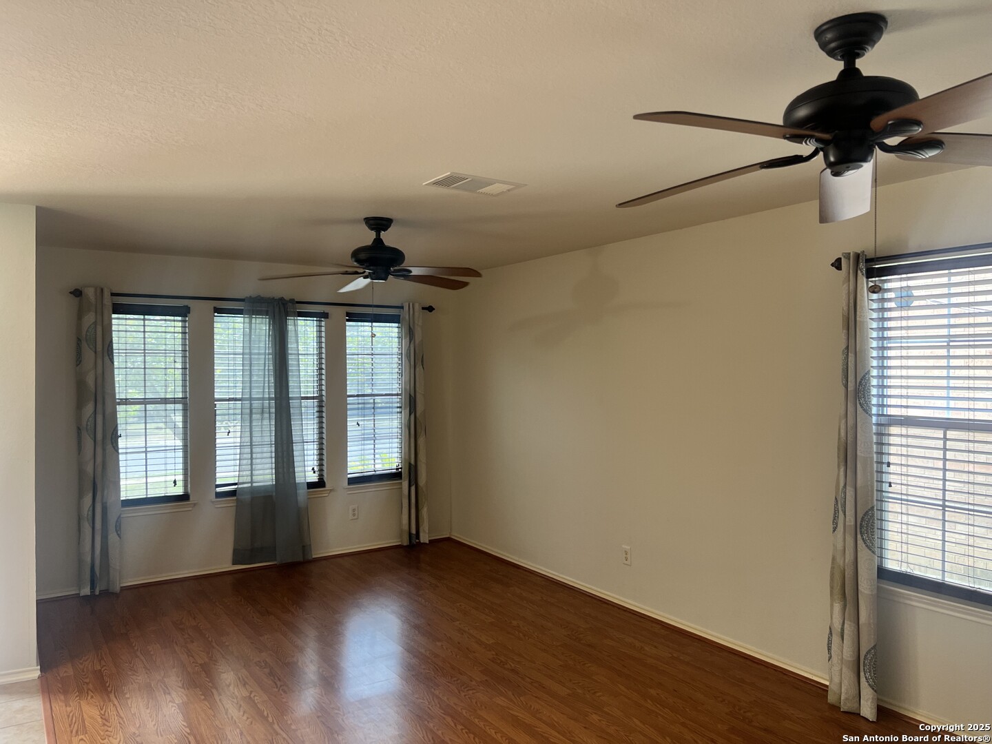 property viewer photo 3