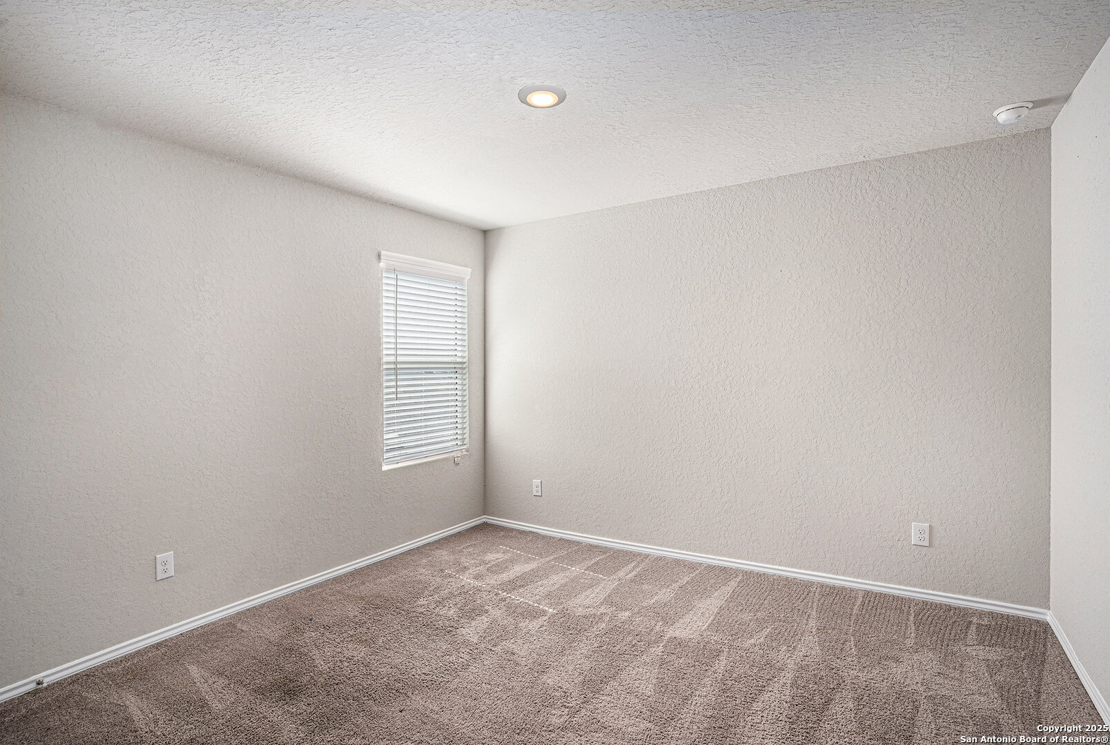 property viewer photo 12