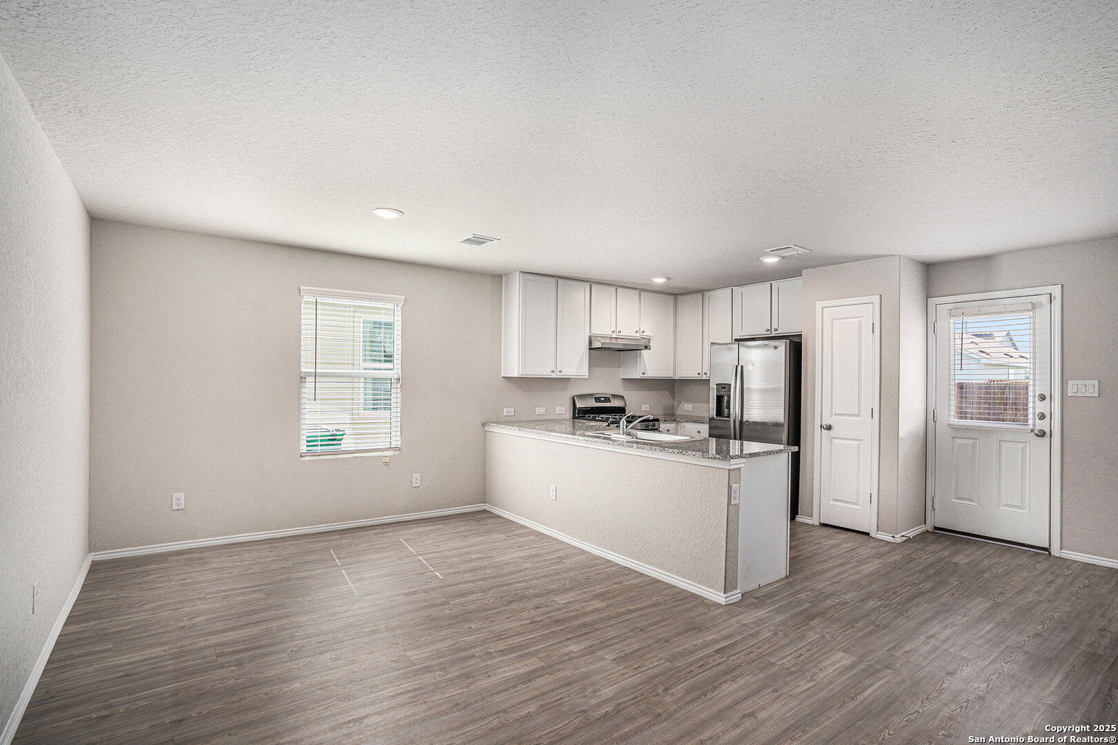 property viewer photo 3