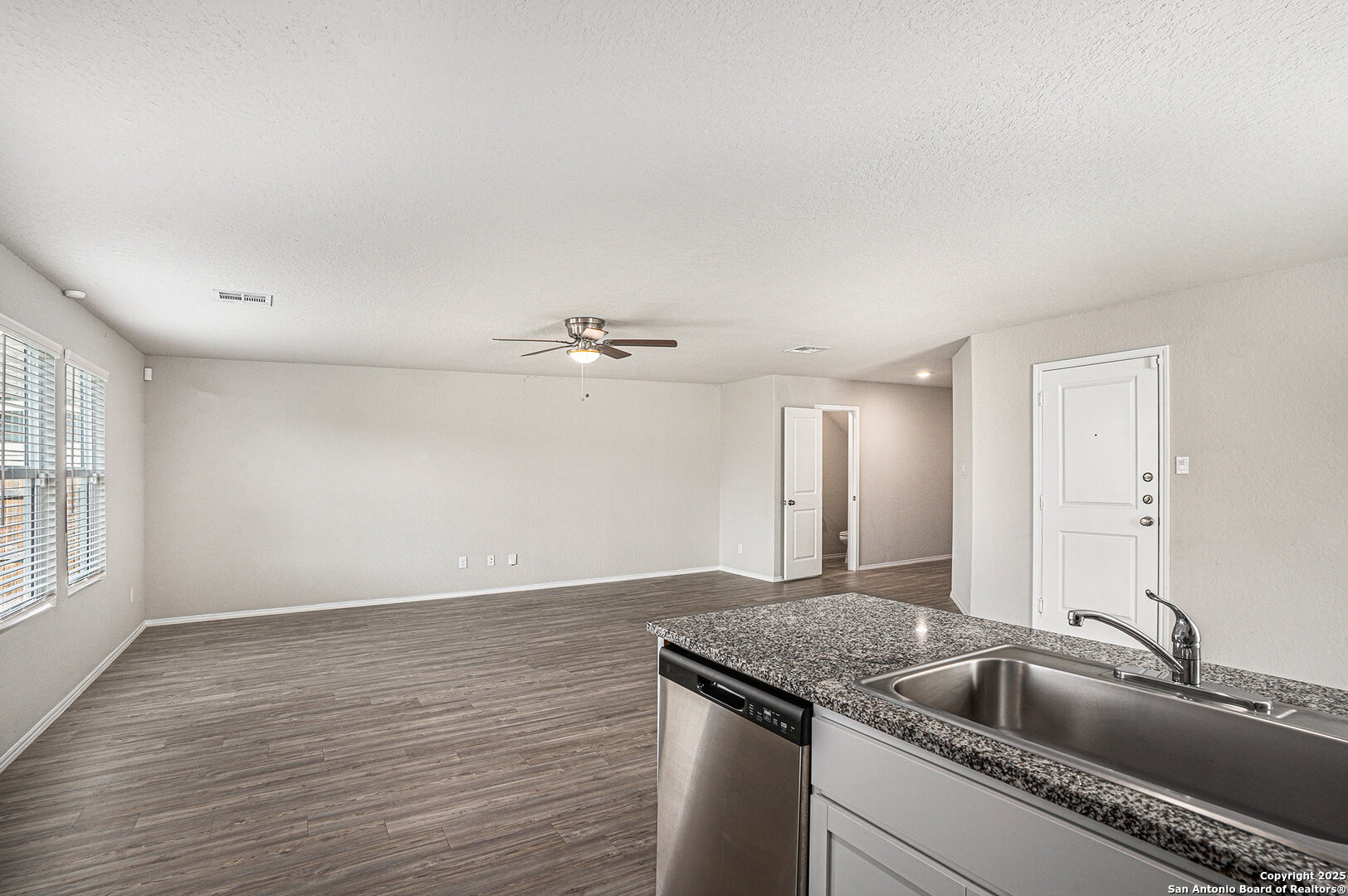 property viewer photo 4