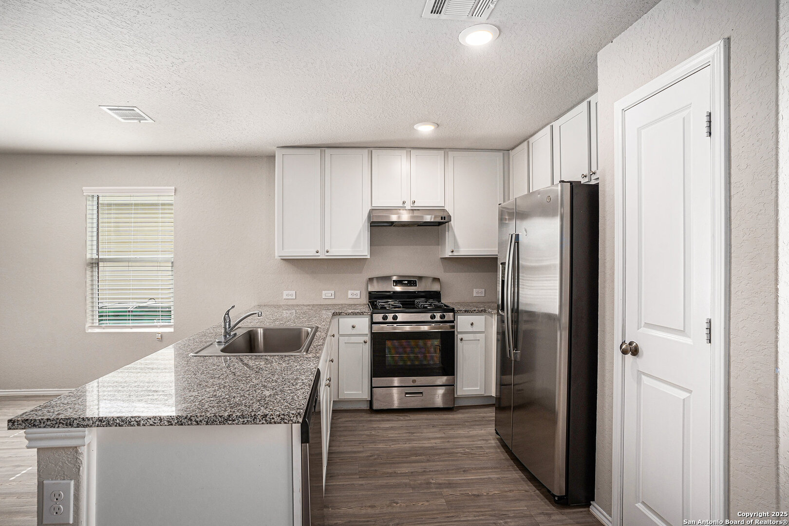 property viewer photo 6