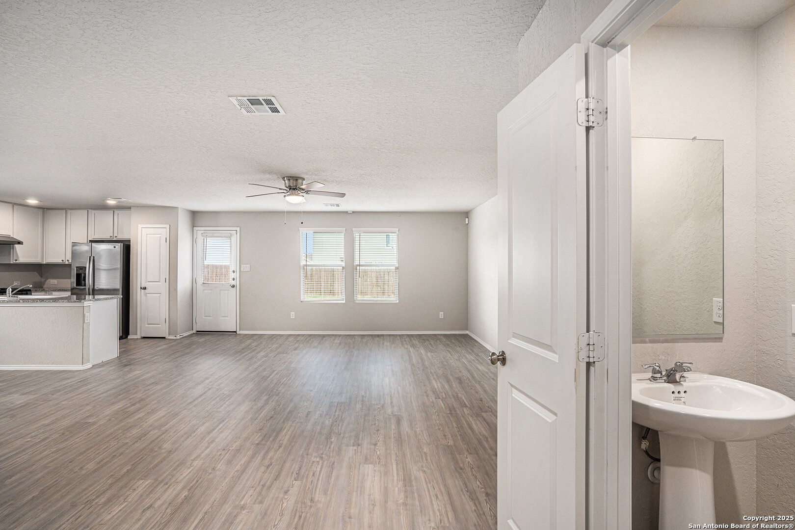 property viewer photo 7
