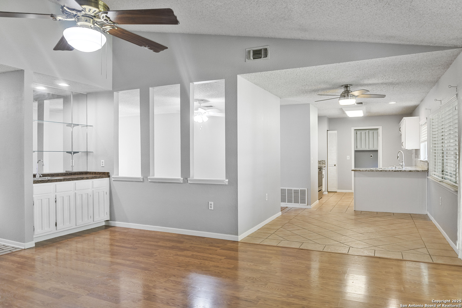 property viewer photo 13