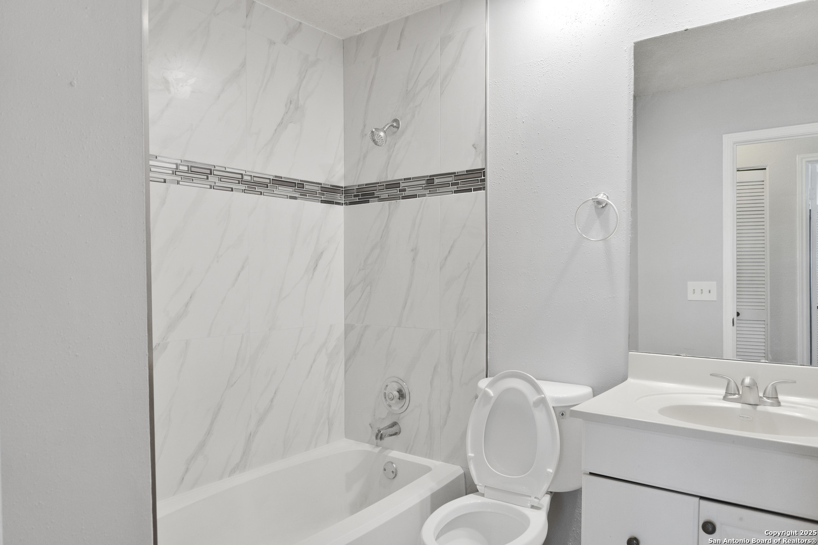 property viewer photo 15