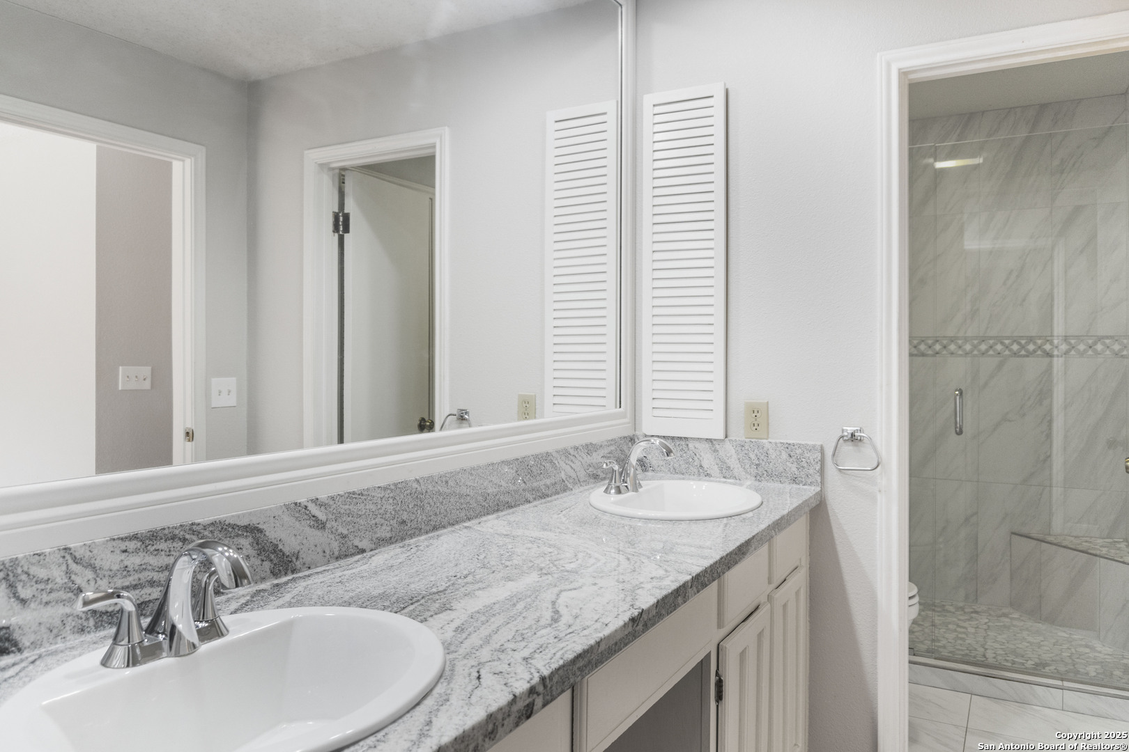 property viewer photo 17