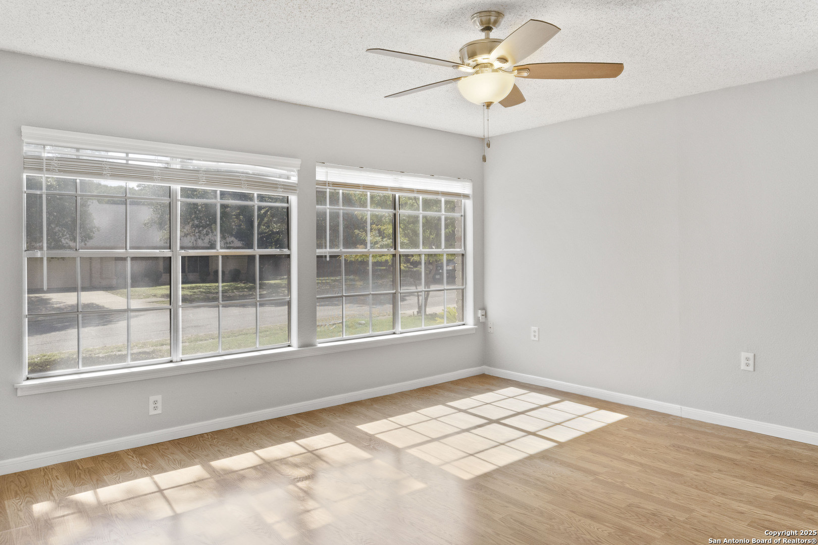 property viewer photo 20
