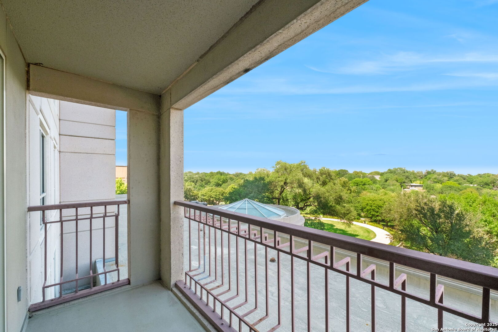 main property photo 9
