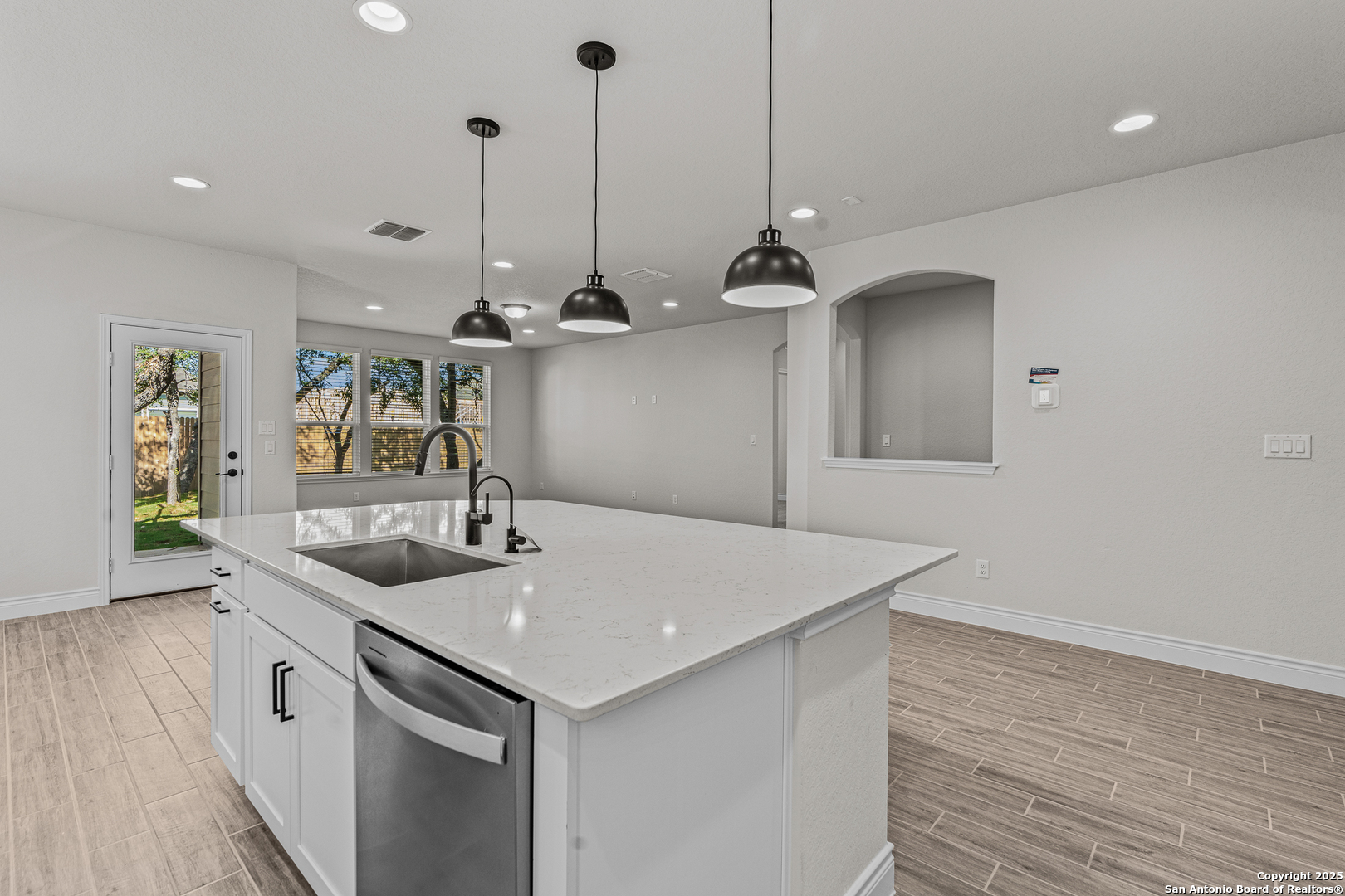 property viewer photo 25