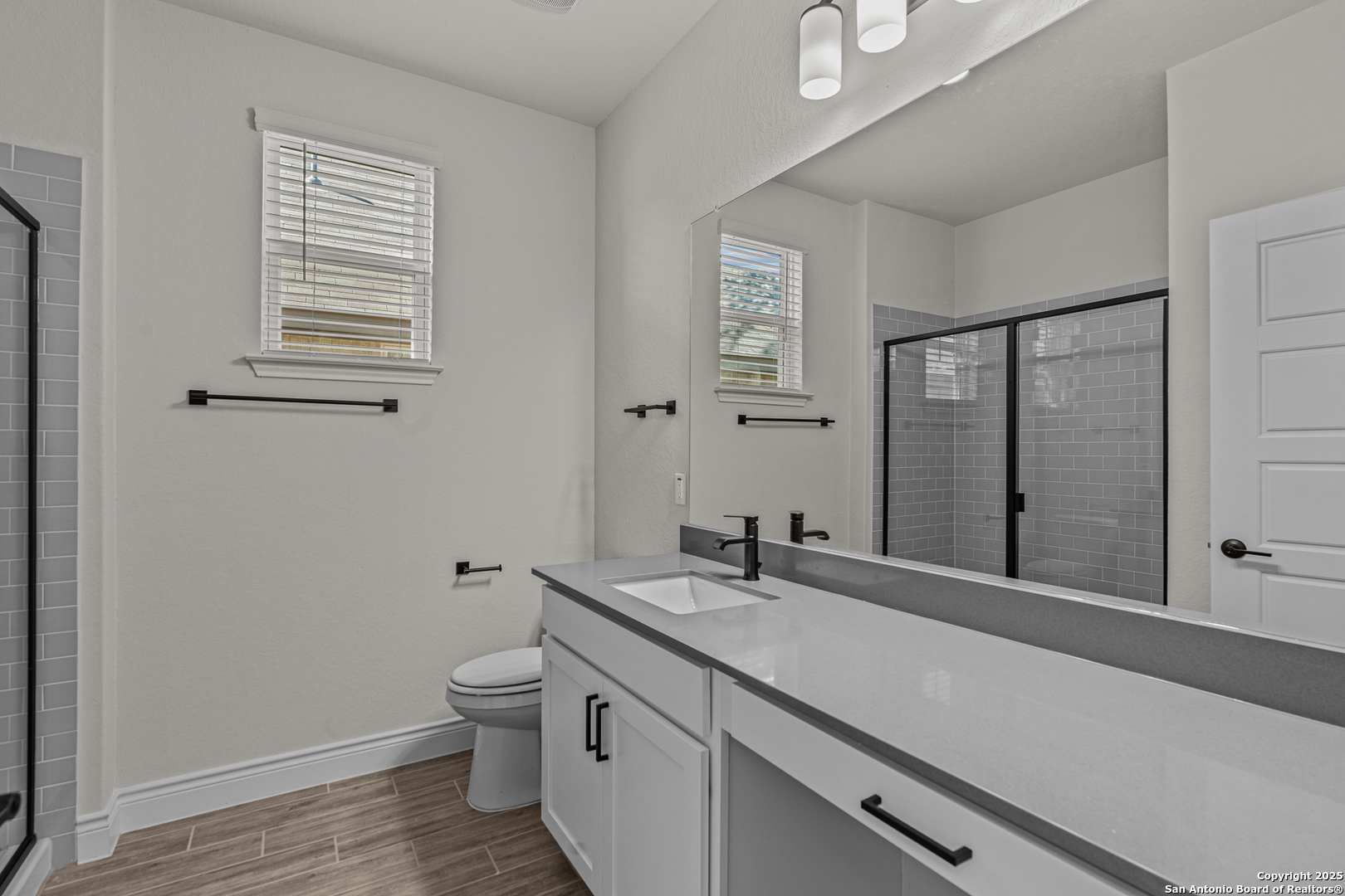 property viewer photo 9