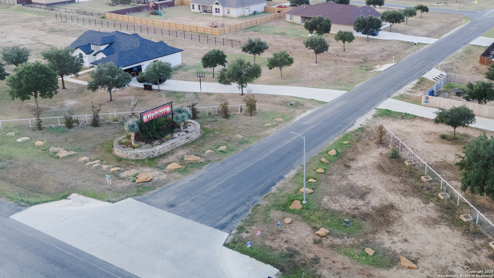 main property photo 14