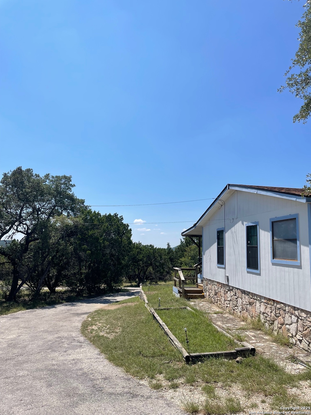 main property photo 25