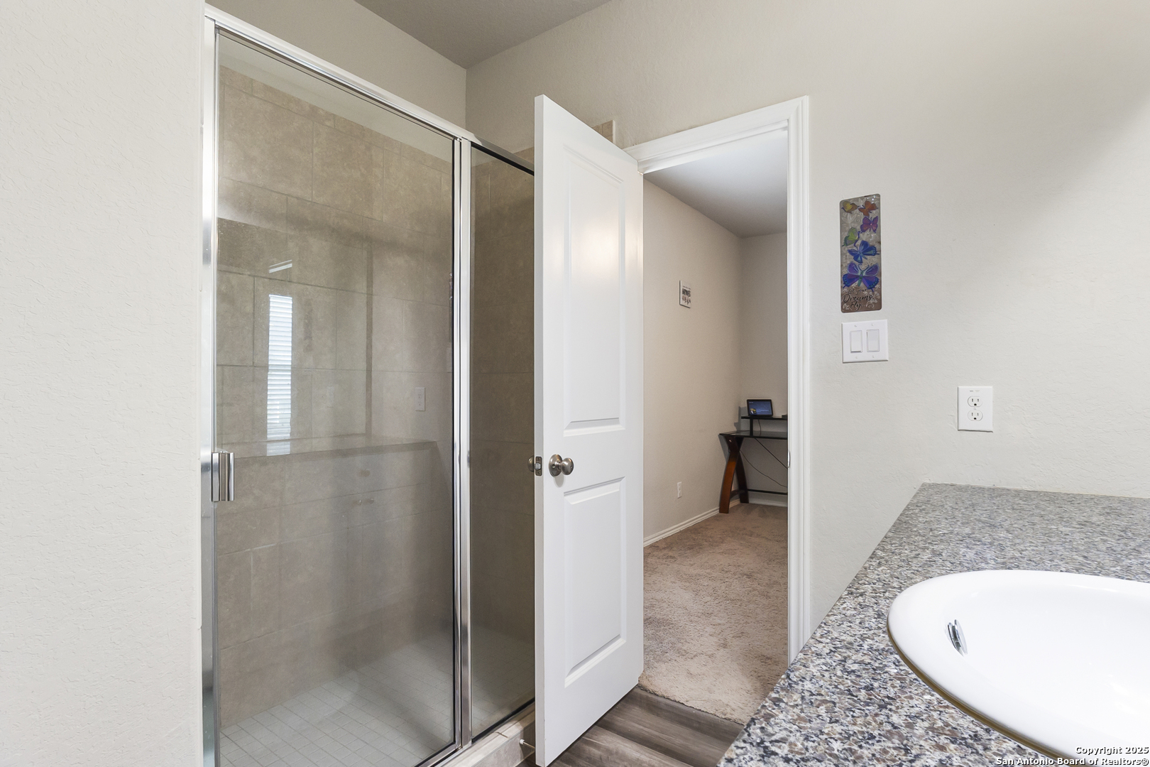 property viewer photo 15