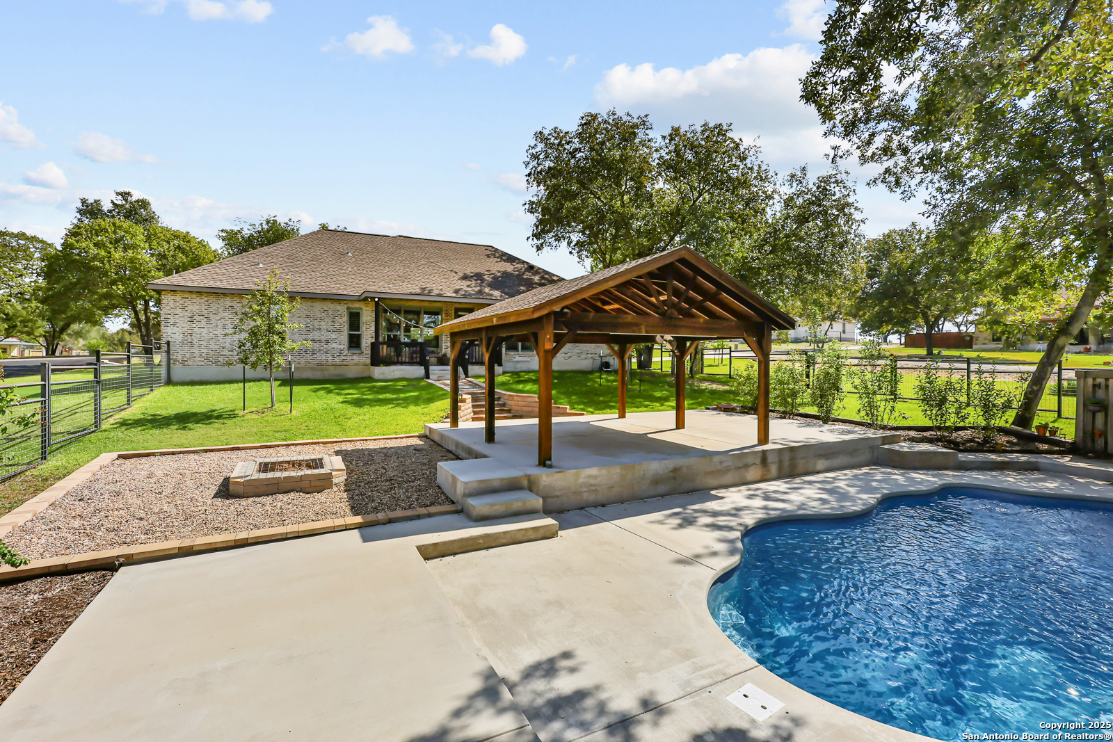 main property photo 40