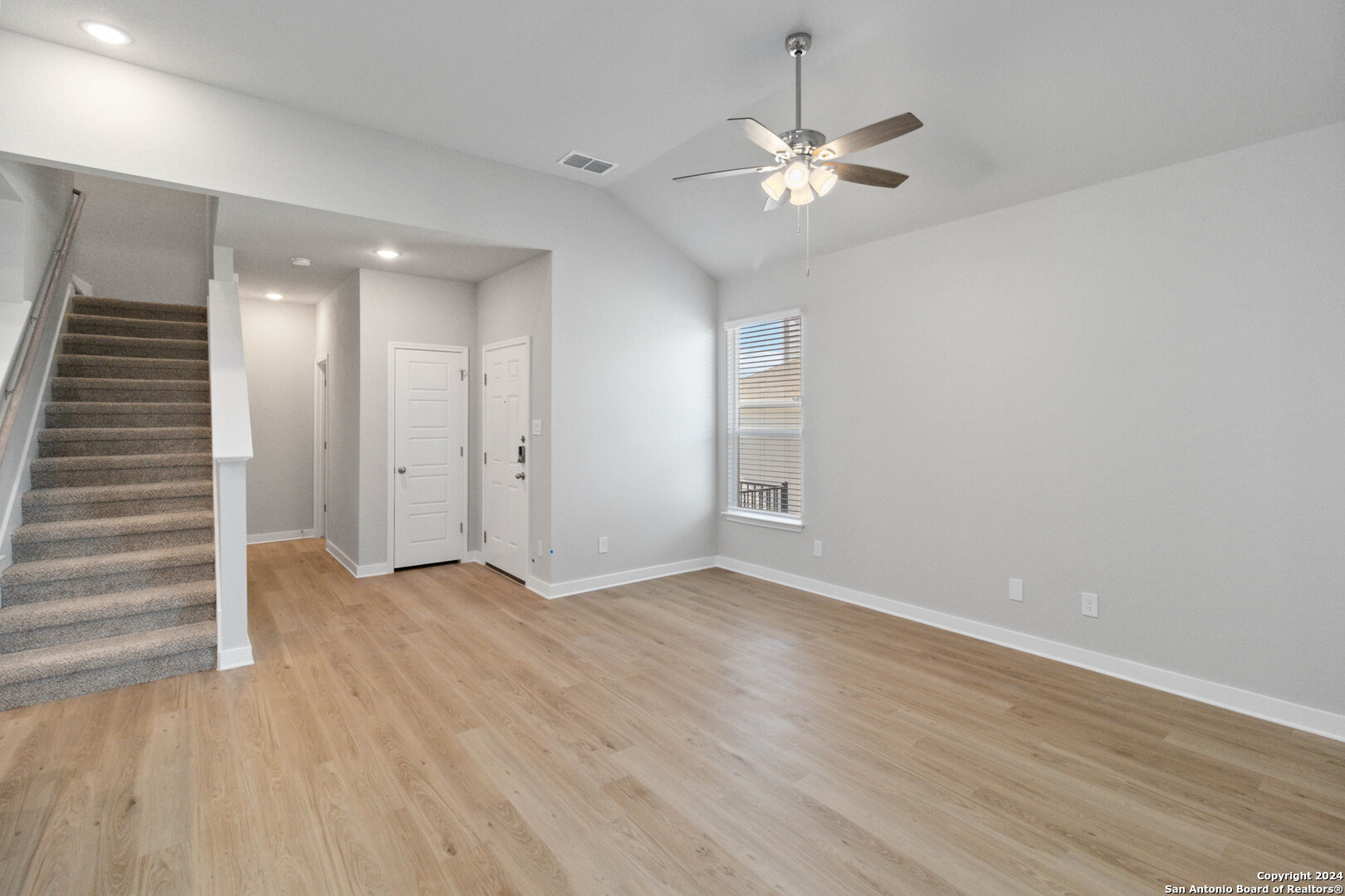 property viewer photo 4