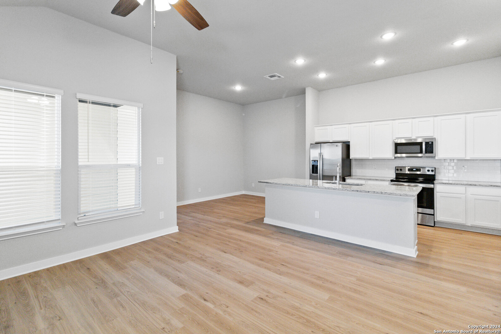 property viewer photo 6