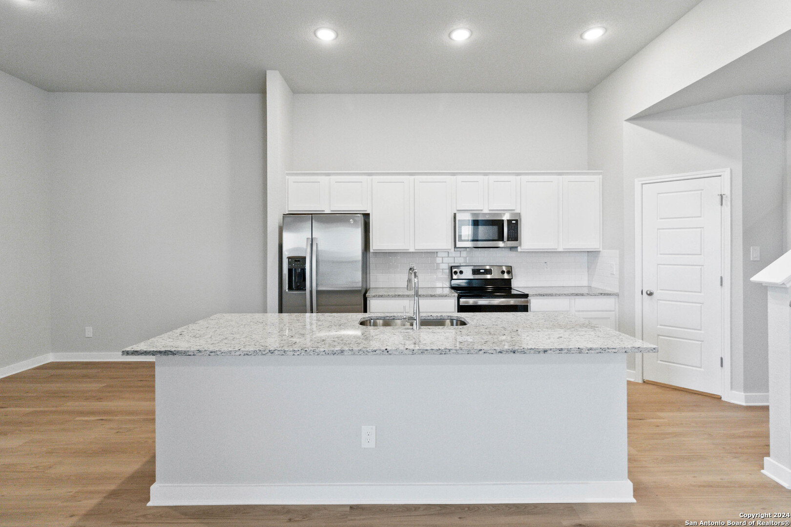 property viewer photo 7