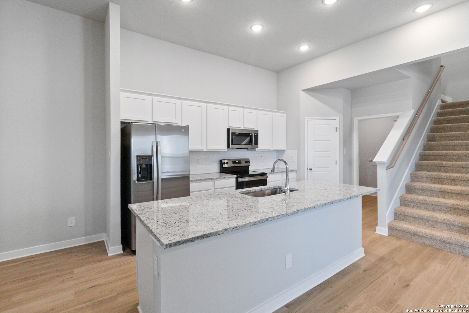 property viewer photo 8
