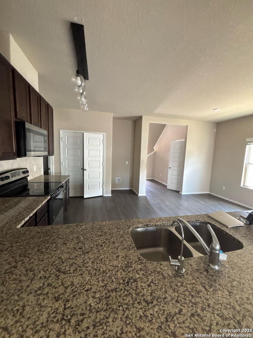 property viewer photo 3