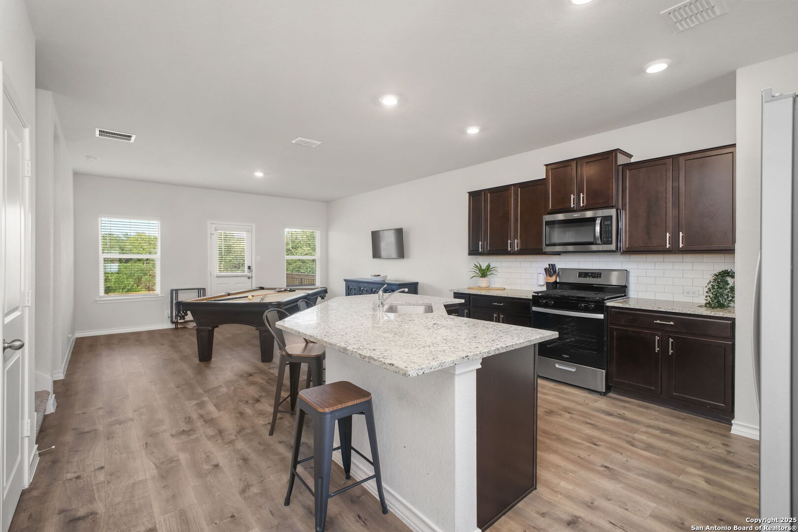 property viewer photo 10