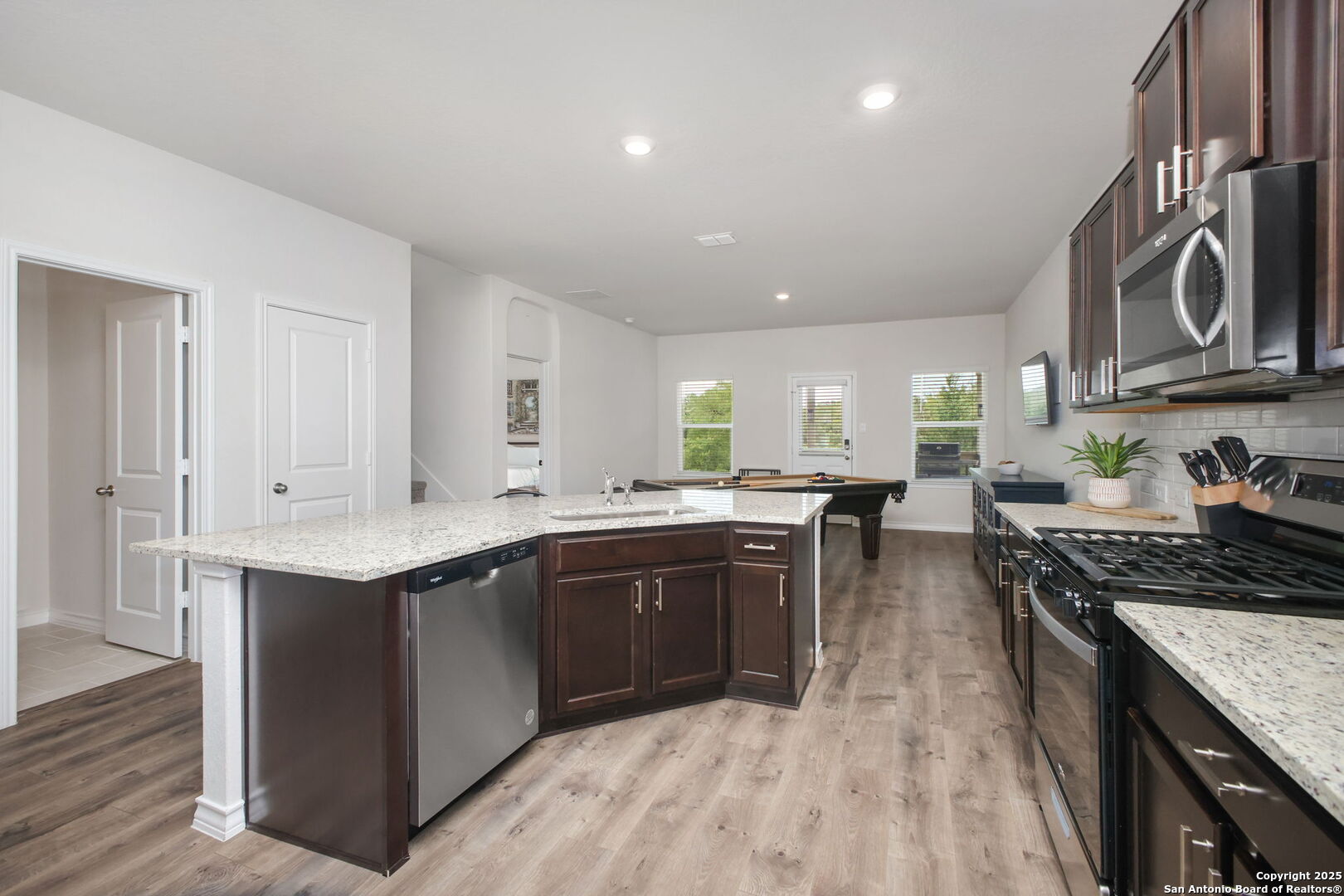 property viewer photo 13