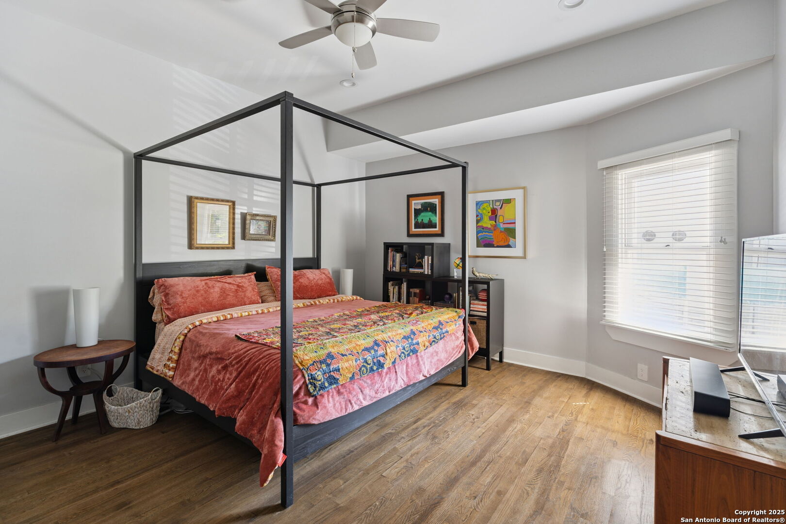 property viewer photo 16
