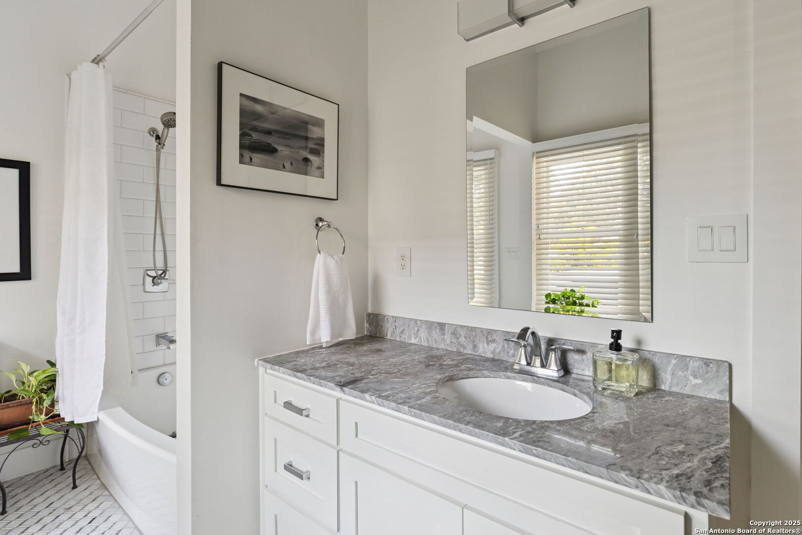 property viewer photo 25