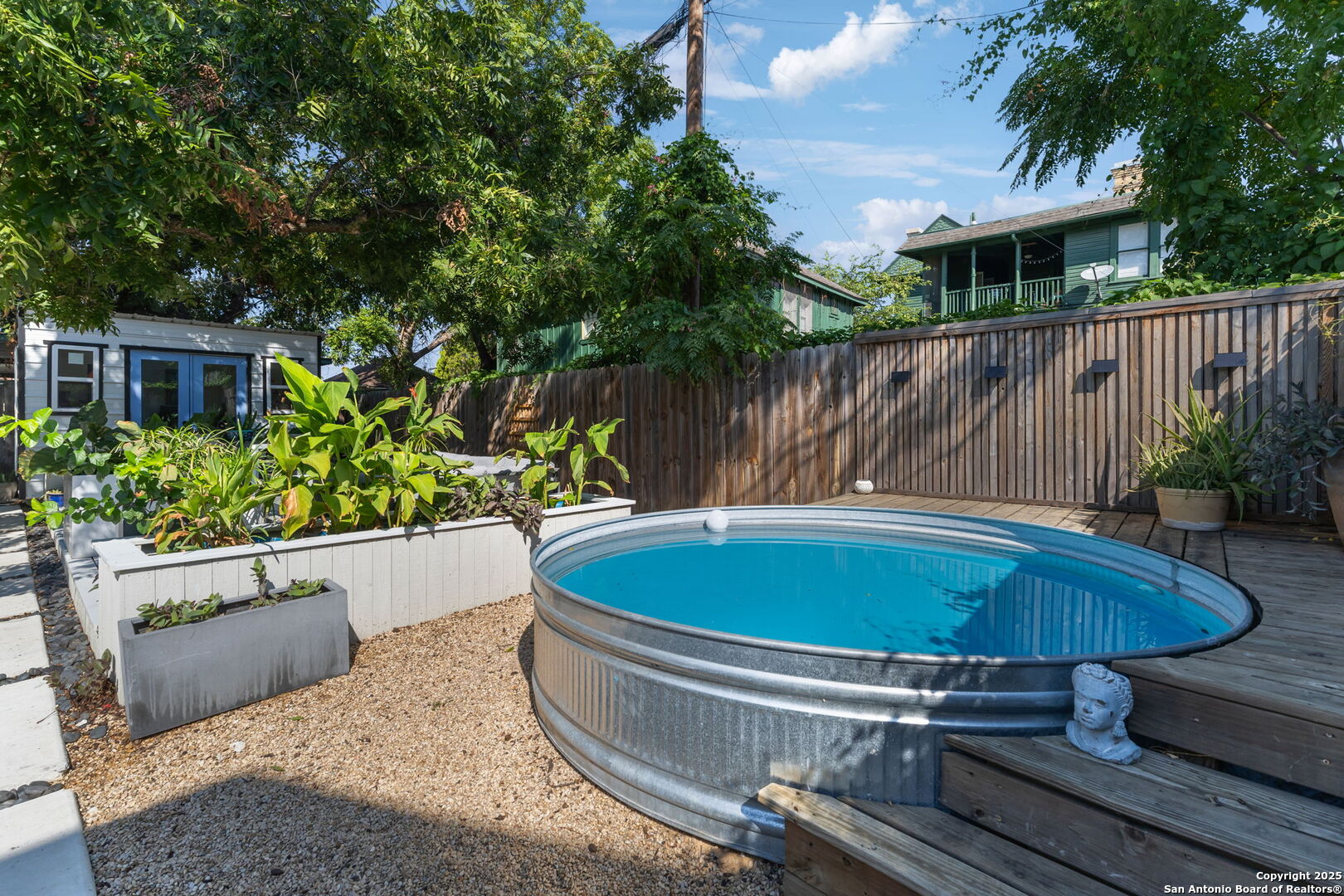 property viewer photo 35