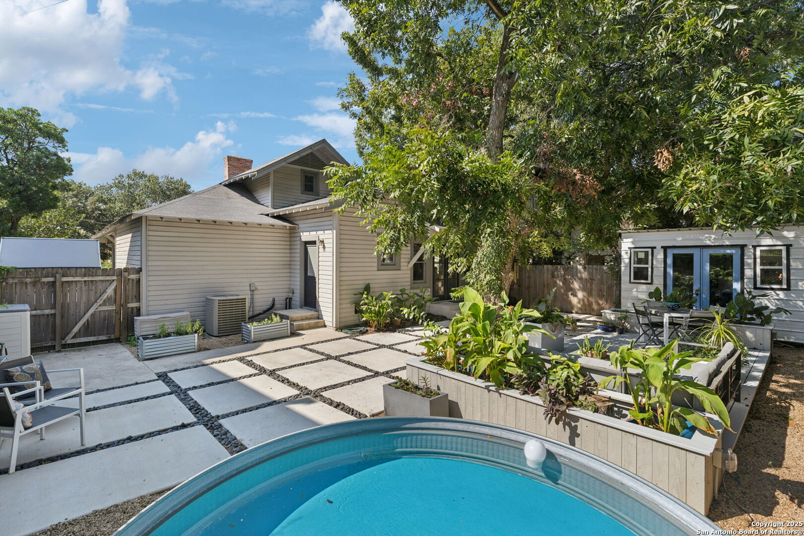 property viewer photo 36