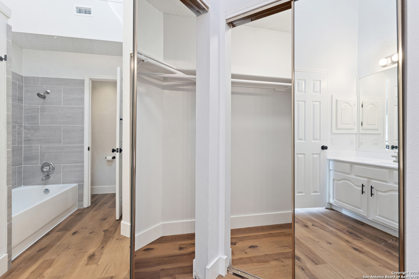 property viewer photo 18